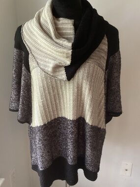 Curio Colorblock Cowl Neck Sweater - Black & Cream